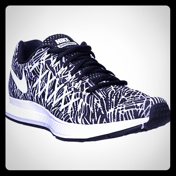 Nike Shoes - Nike Women’s Sneaker Size 10